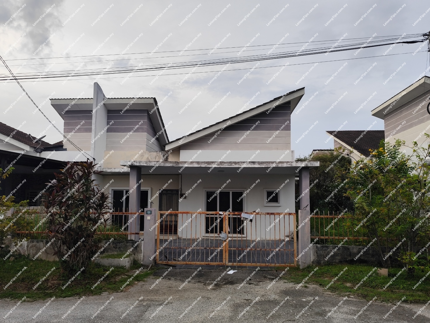1 Storey Semi Detached House