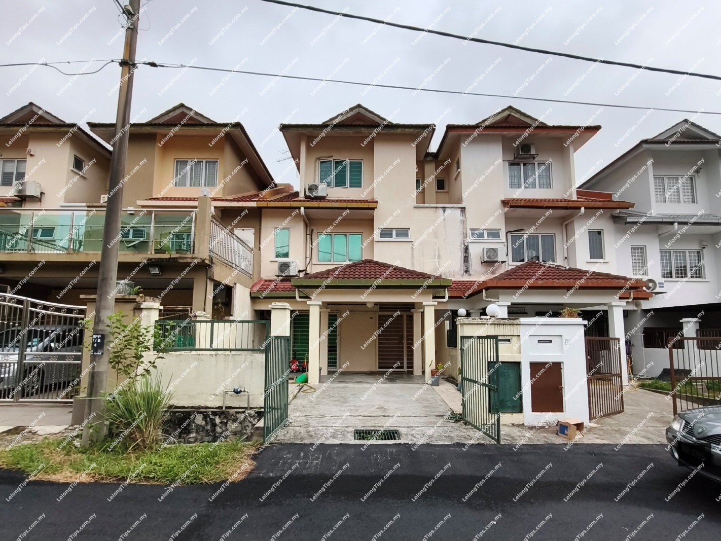 2.5 Storey Terrace House