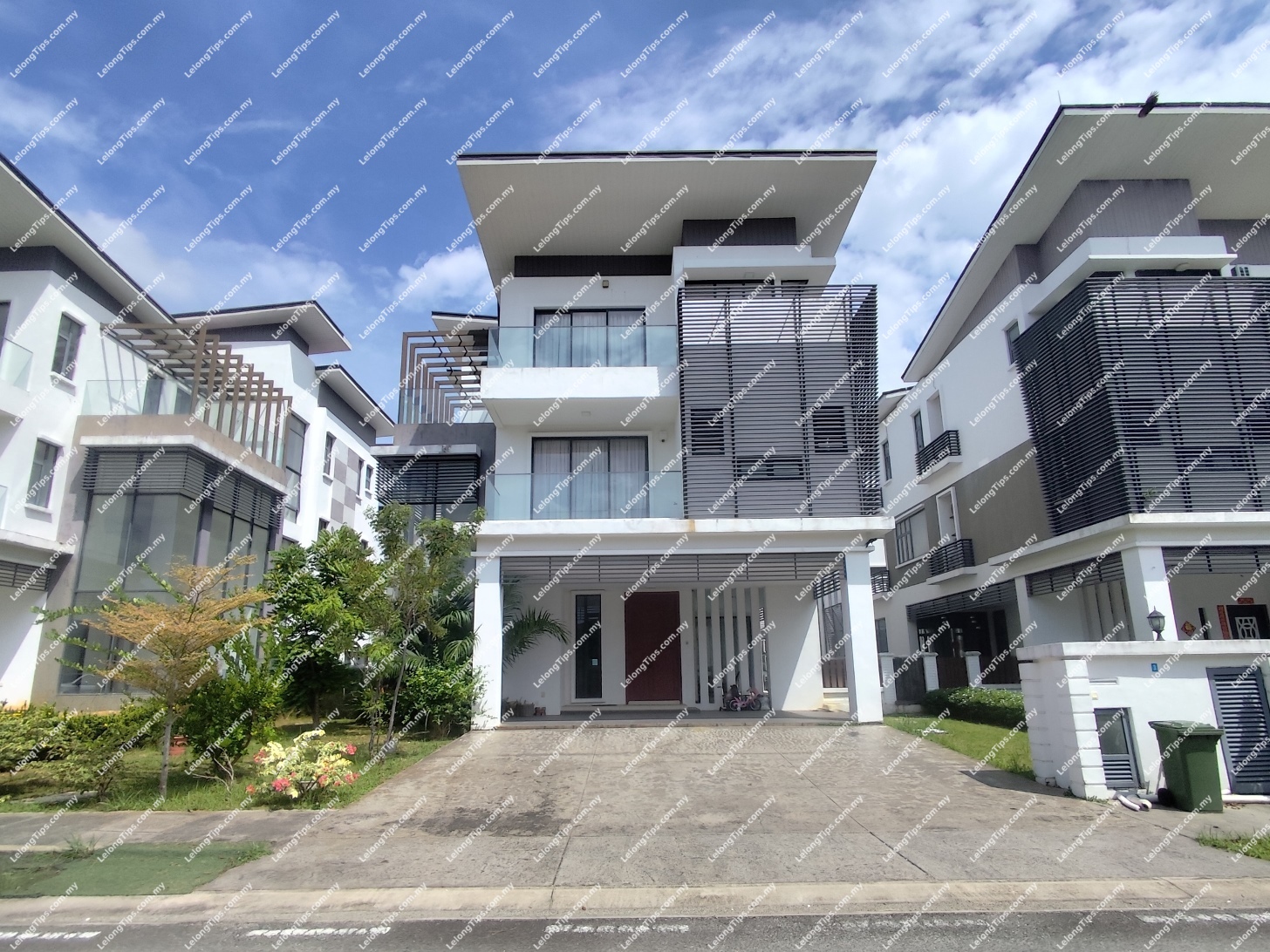 3 Storey Detached House together with a basement and swimming pool