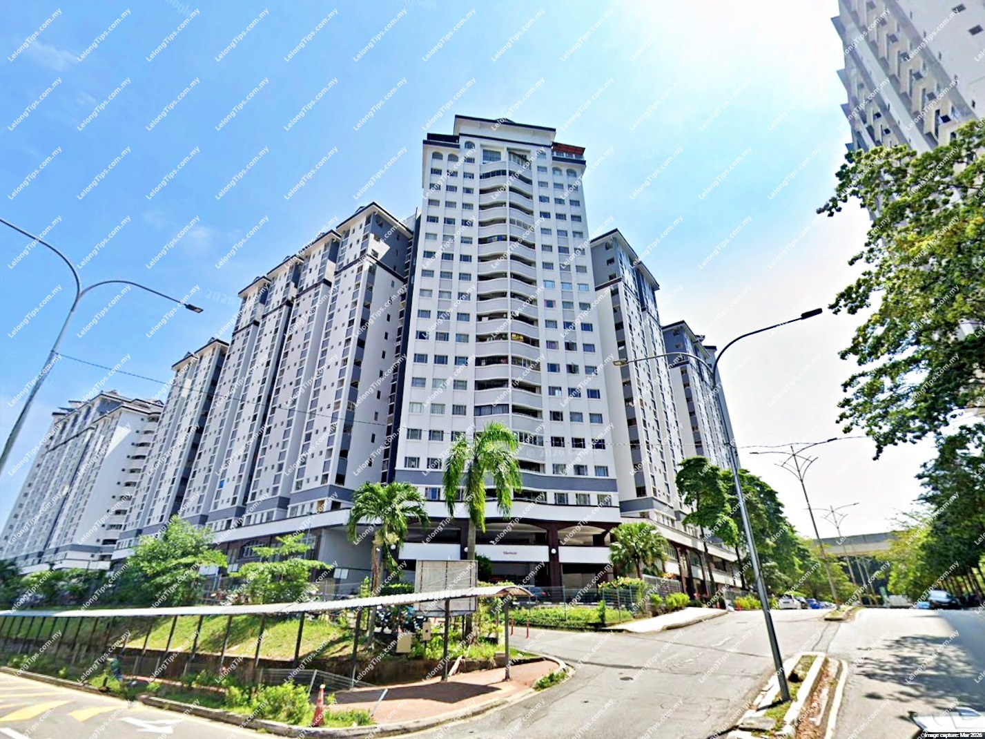 [Opposite commercial area] Apartment [Walking distance to Lembah Subang LRT Station]