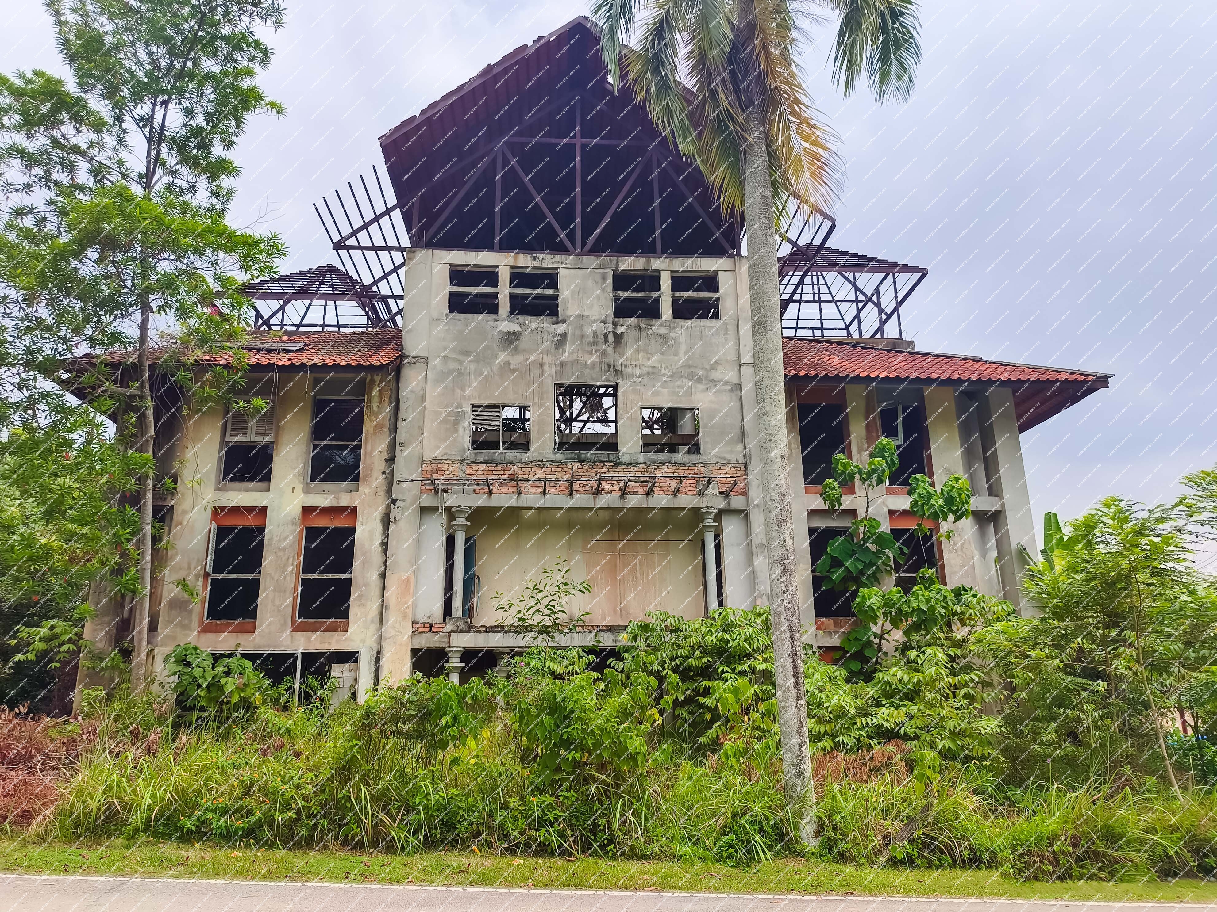 [Property with renovation and redevelopment opportunity] Detached House [Convenient access to Senawang town and surrounding amenities]