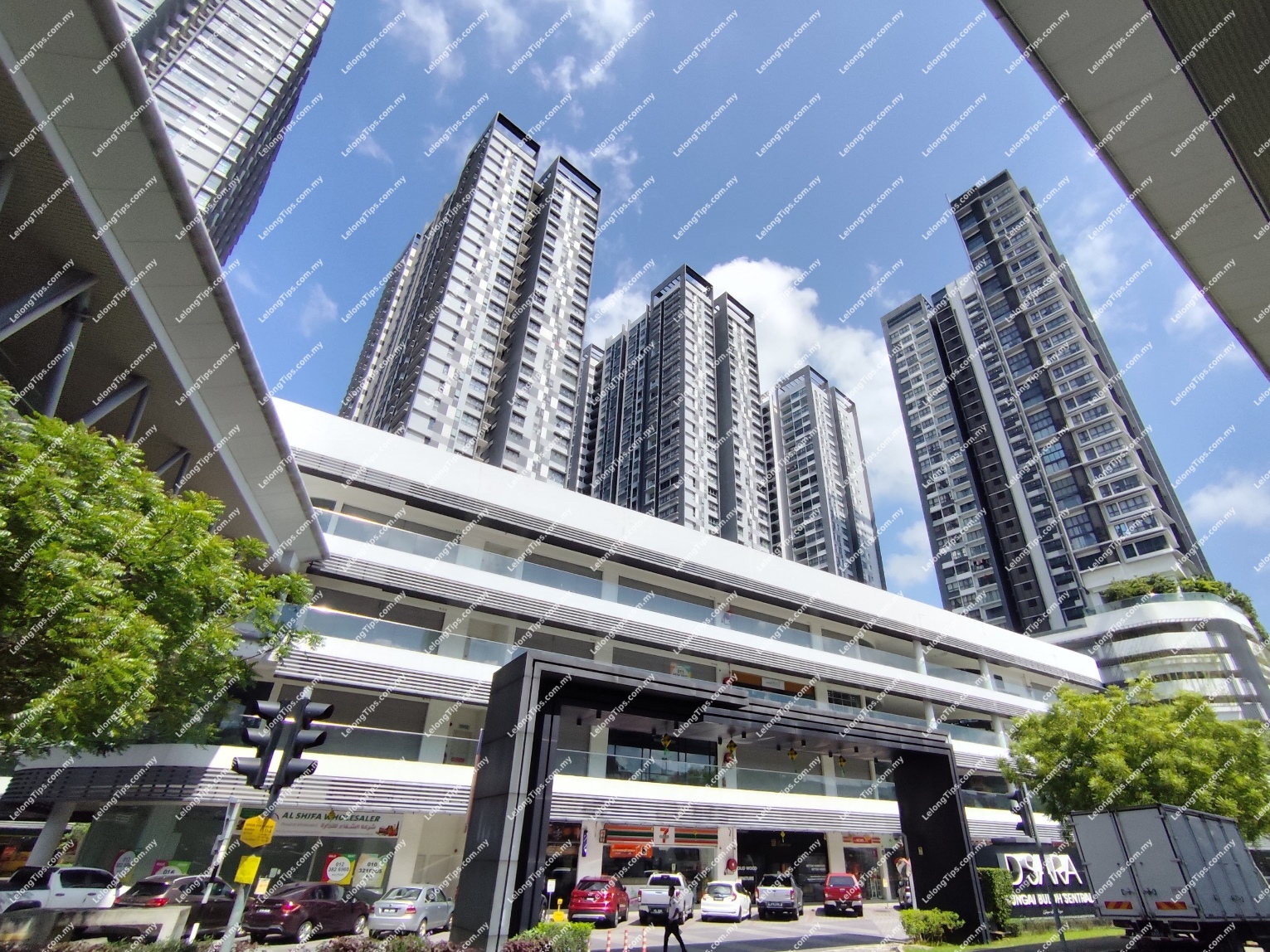 [Link Bridge to Kampung Selamat MRT Station] Service Apartment [6 min to ST Rosyam Mart Sungai Buloh]