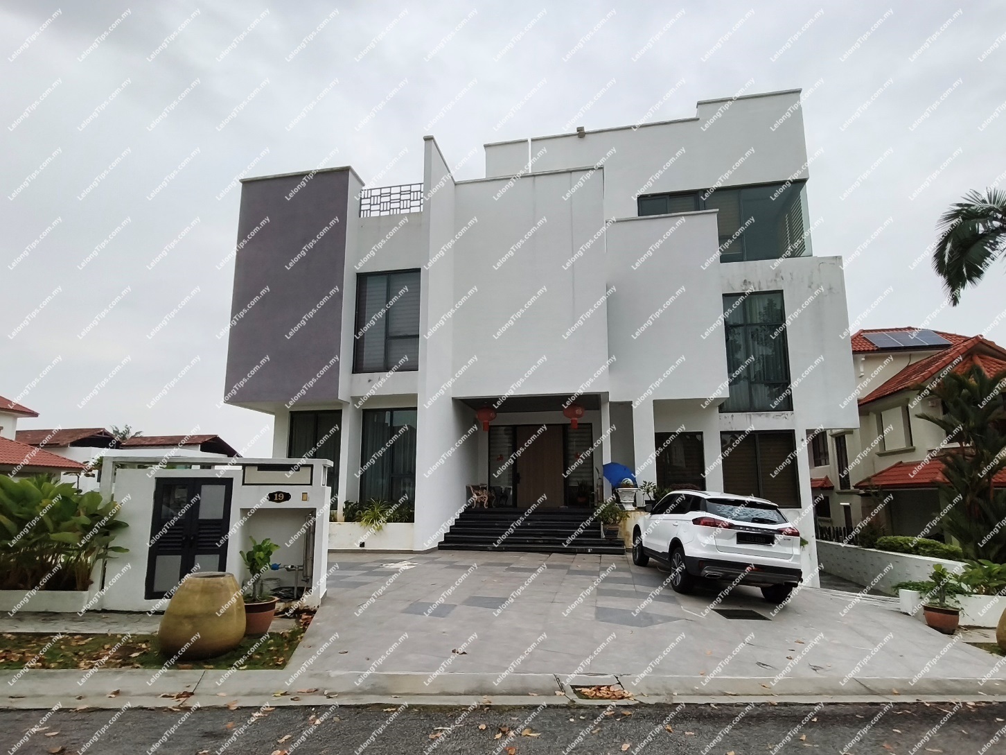 2.5 Storey Bungalow House