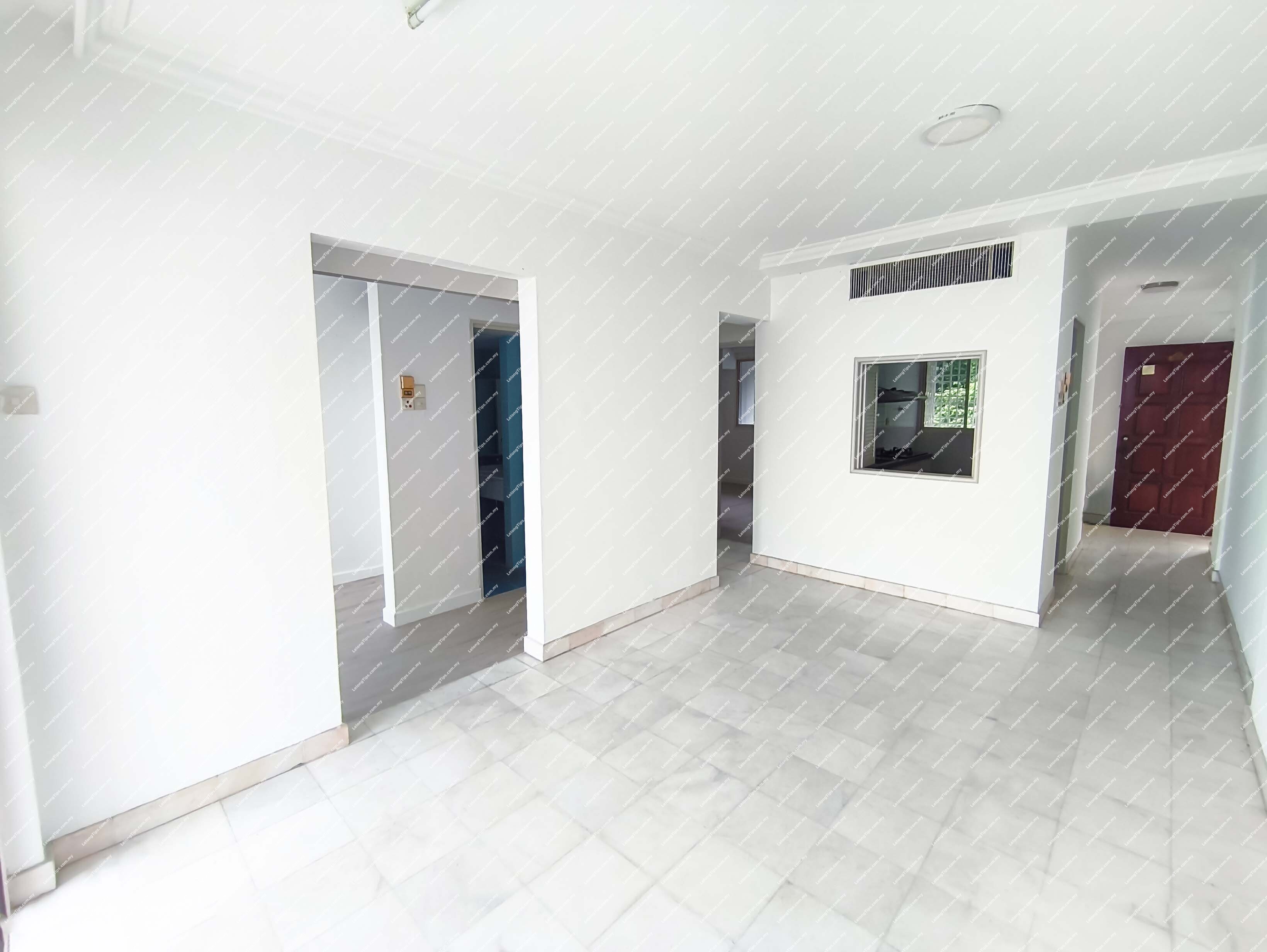 [Vacant and Partially furnished Unit] Condominium [10 min to Straits Quay Retail Marina, 10 min to Batu Ferringhi Beach]
