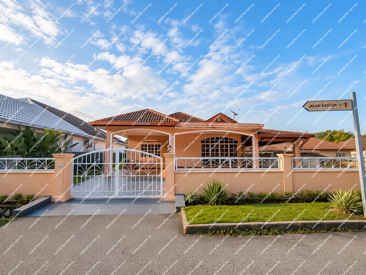[Guarded Community at Kastrui Heights, Nilai] 1 Storey Bungalow House [Nearby to Nilai Spring Golf & Country Club; Easy Access via ELITE, LEKAS & PLUS Highways]