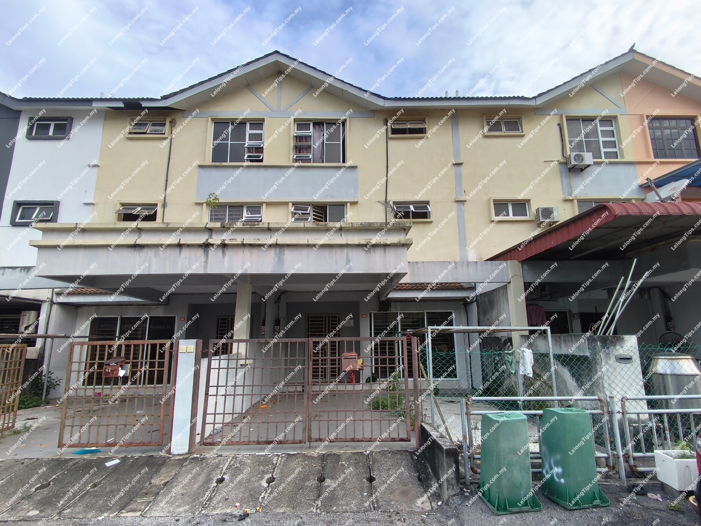 2.5 Storey Terrace House