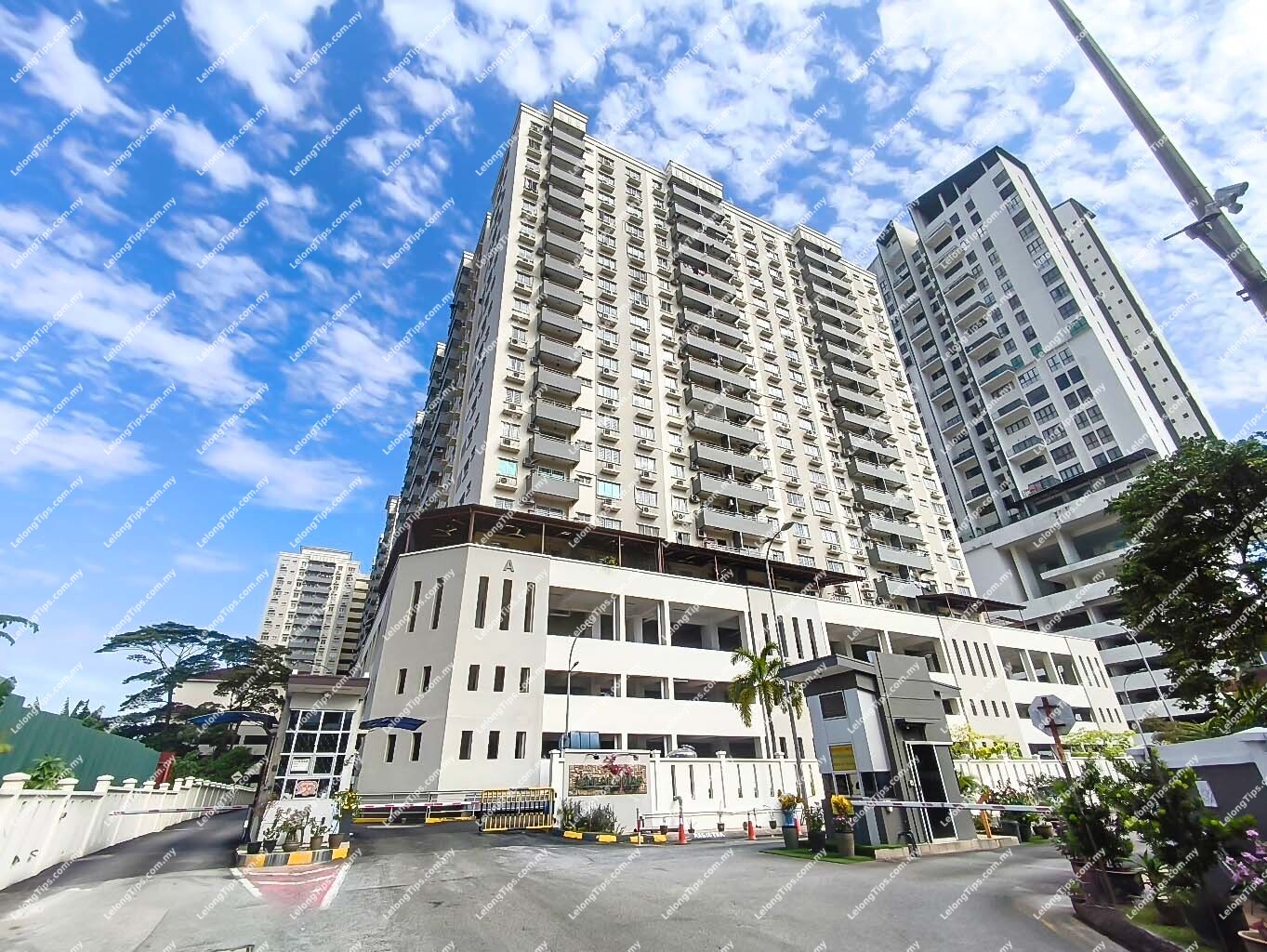 [Spacious with Balcony] Freehold Apartment [5 mins to LRT Alam Sutera]