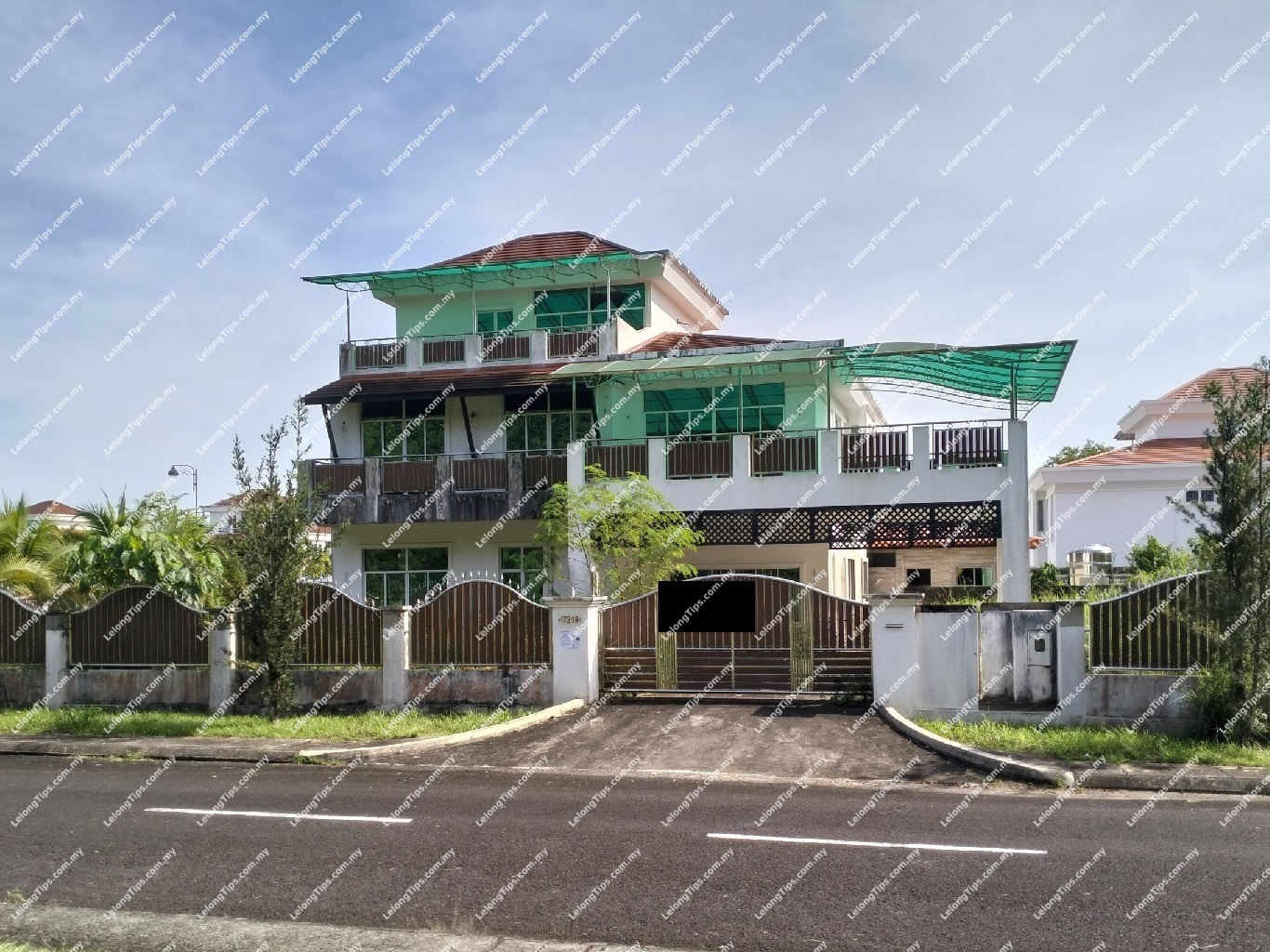 2.5 Storey Bungalow House