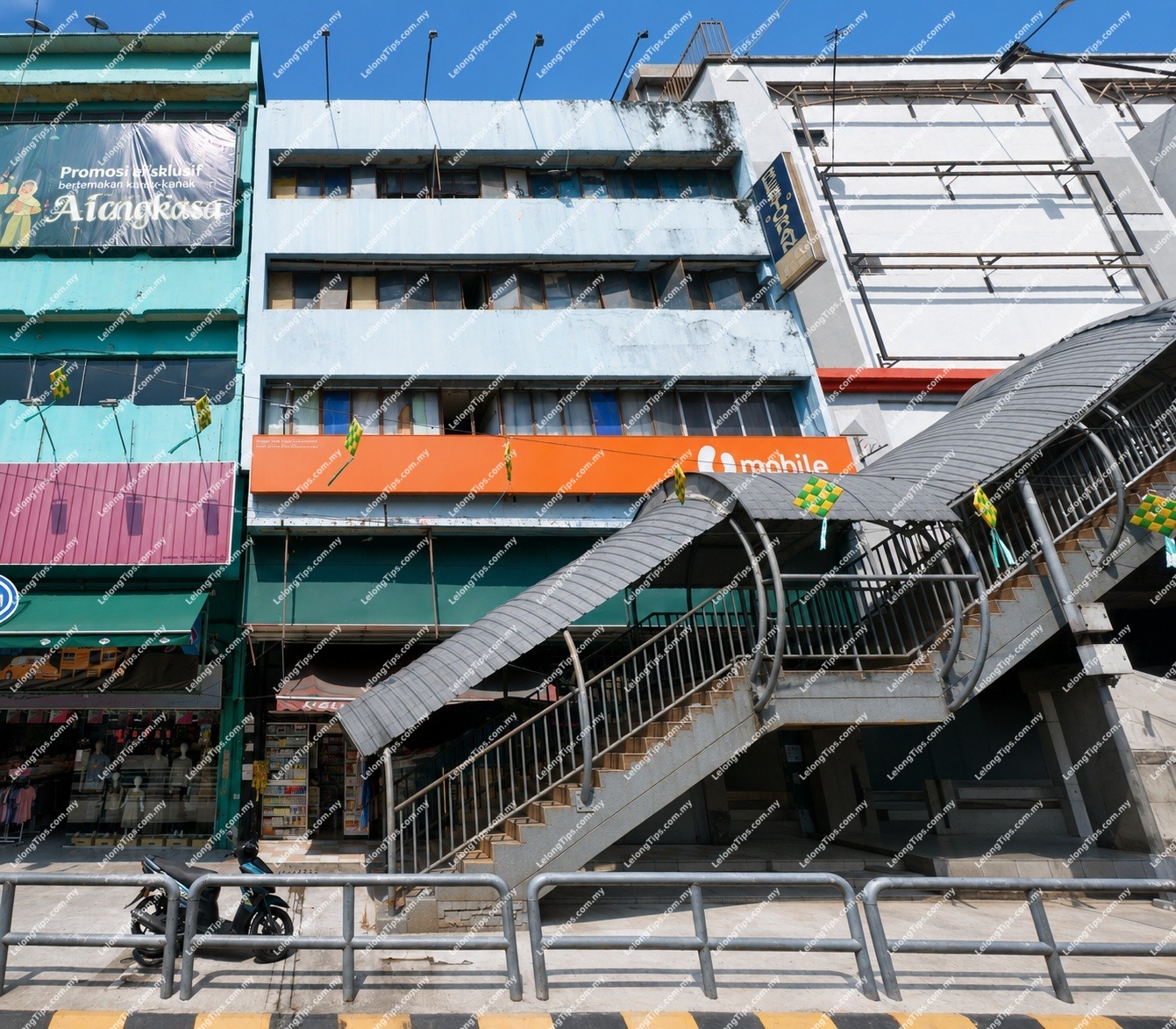 4.5 Storey Shop Office