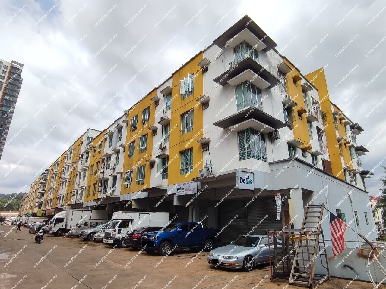 Service Apartment Conveniently located just beside the bustling Jalan Kuching