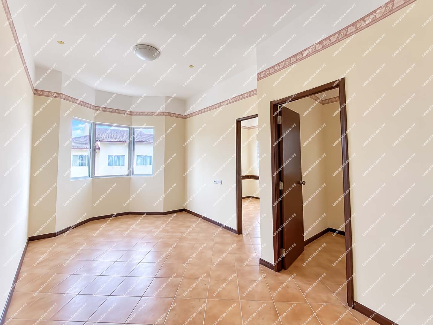 PD Tiara Bay Apartment [Right in front of Royal Palm Springs Golf Club; 9 min to Pantai Tanjung Biru]