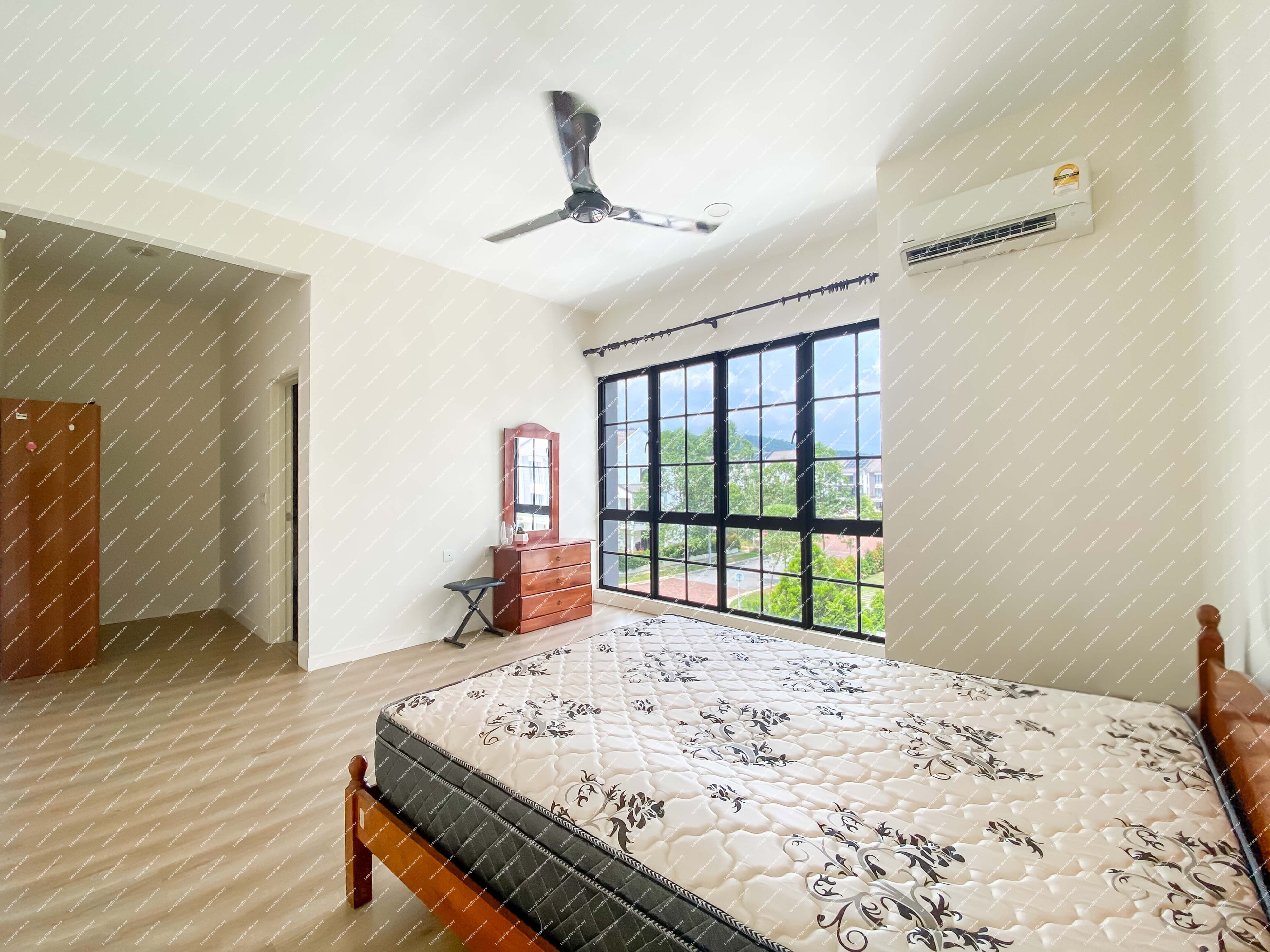 [Elite Low-Density Living] Premium 2 Storey Garden Townhouse [Just 10 Mins to KLIA]
