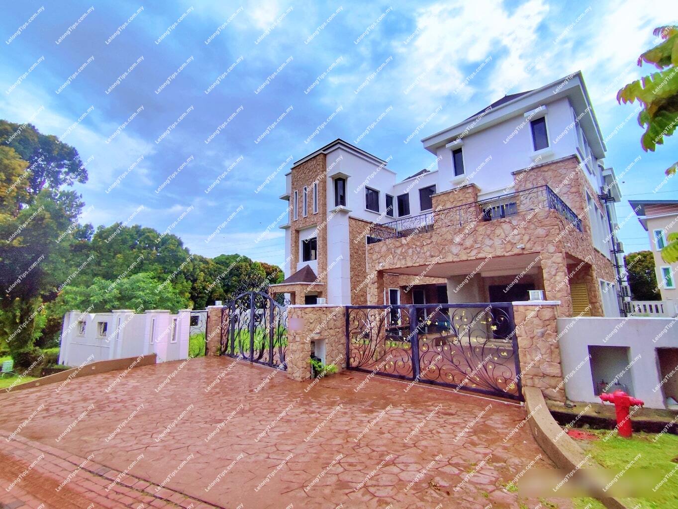 3 Storey Detached House with Private Pool