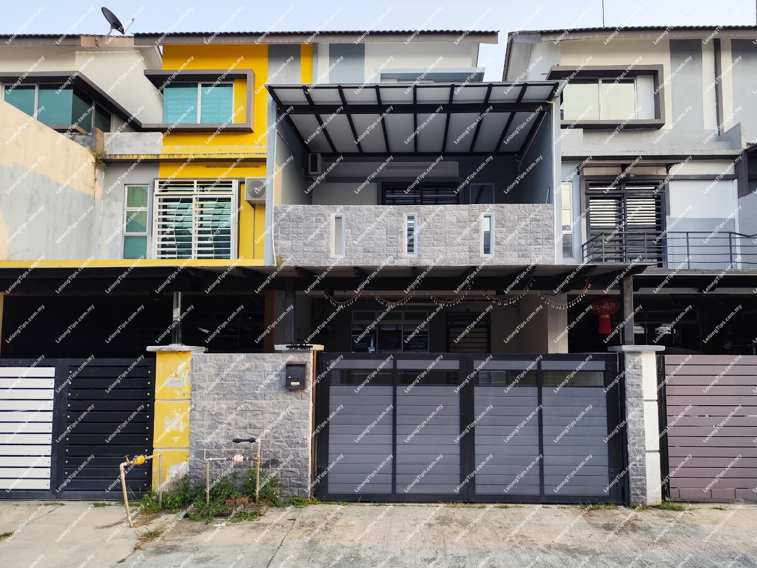 2 Storey Terrace House with Mezzanine Floor