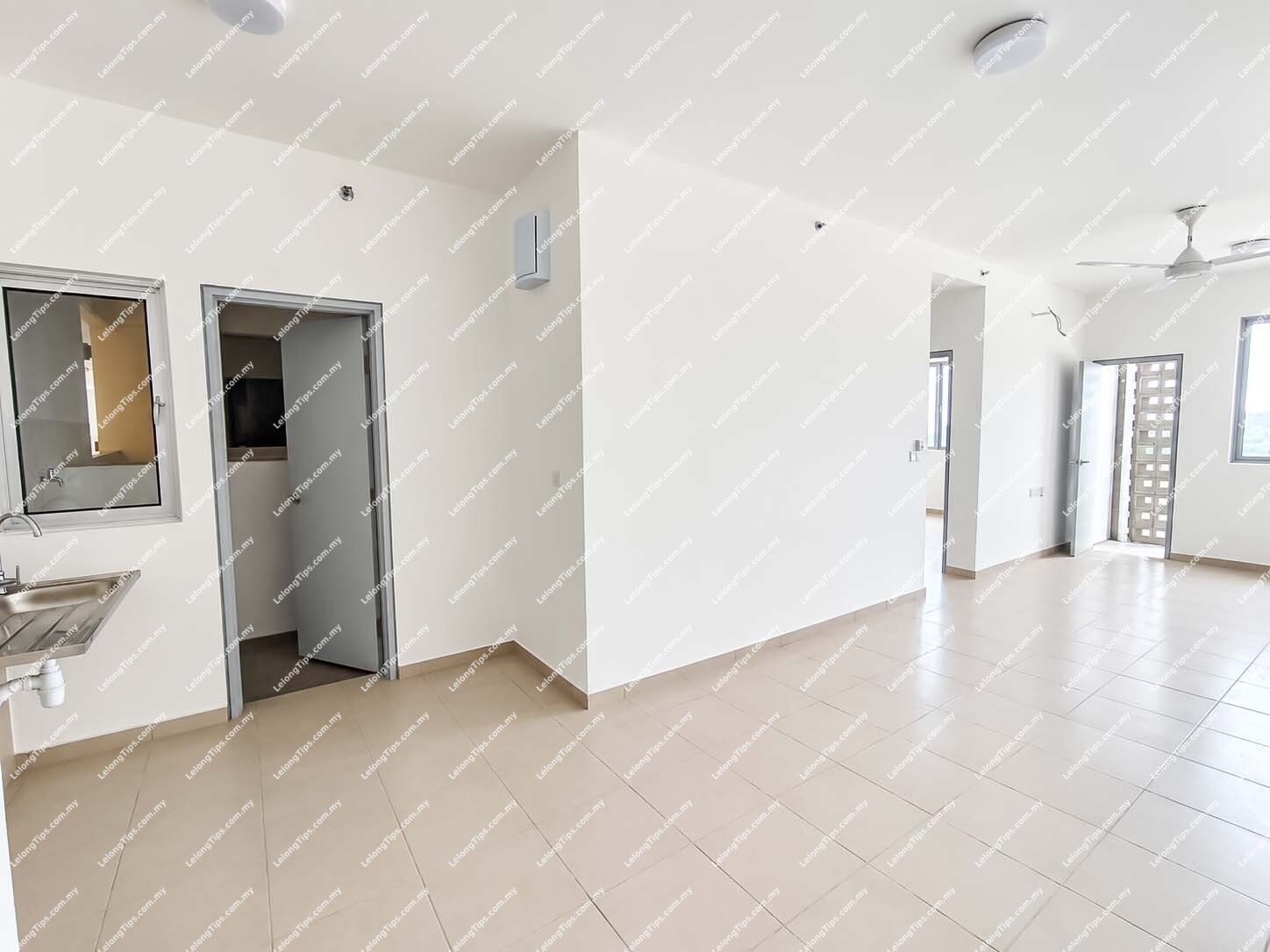 [Gross Rental Yield up to 7% per annum; Vacant unit] Service Apartment [10 mins to ERL KLIA Transit Station Salak Tinggi, Easy access via ELITE, MEX and Jalan Dengkil–Salak Tinggi]