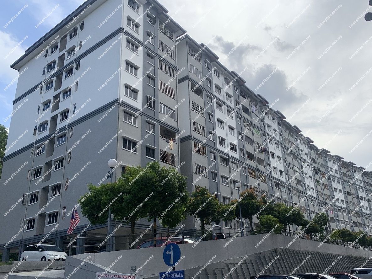 Apartment [9 min away from Bandar Tun Hussein Onn MRT Station]