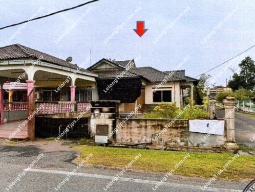 1 Storey Terrace House with Extra Land