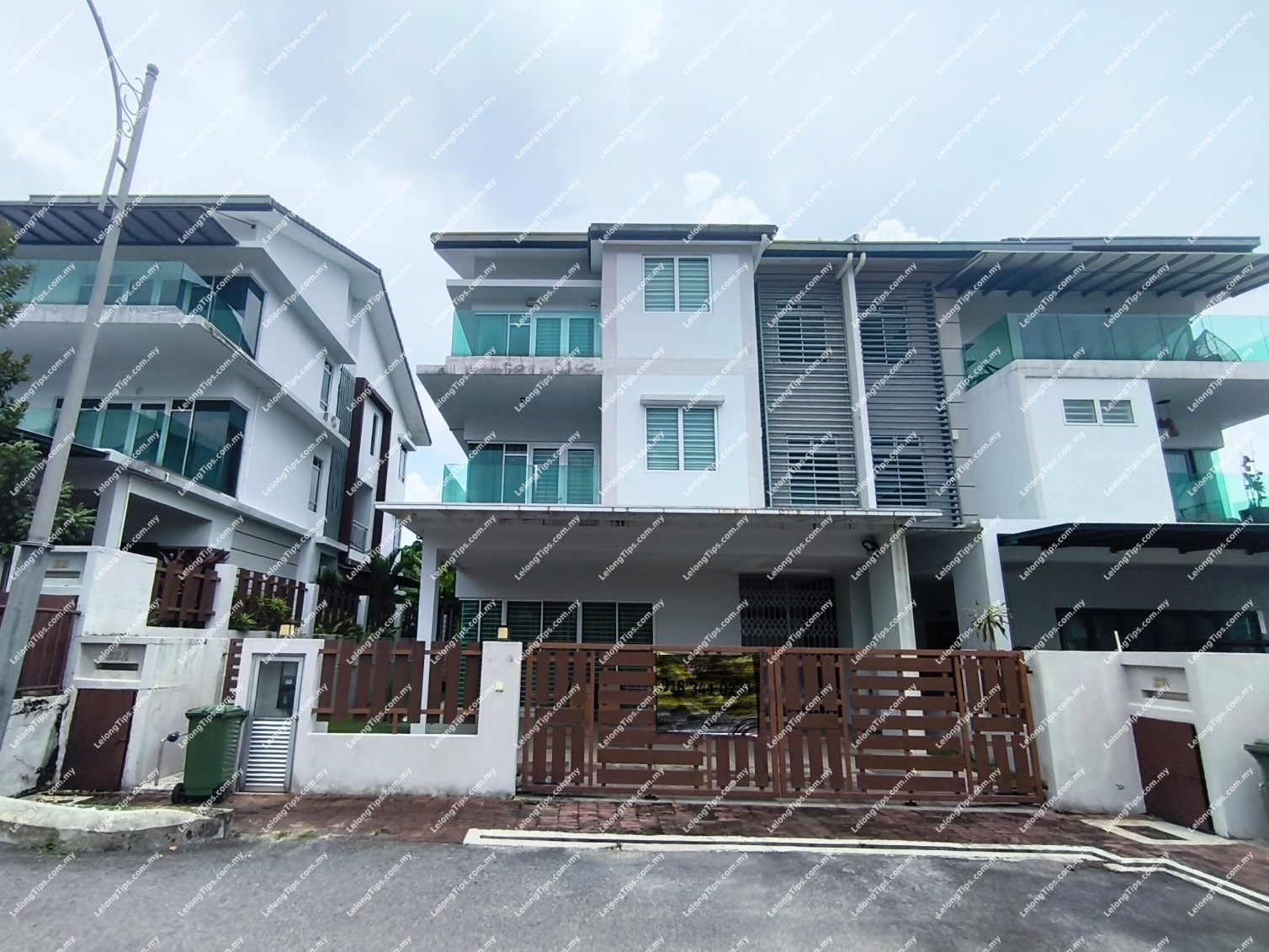 3 Storey Semi Detached House