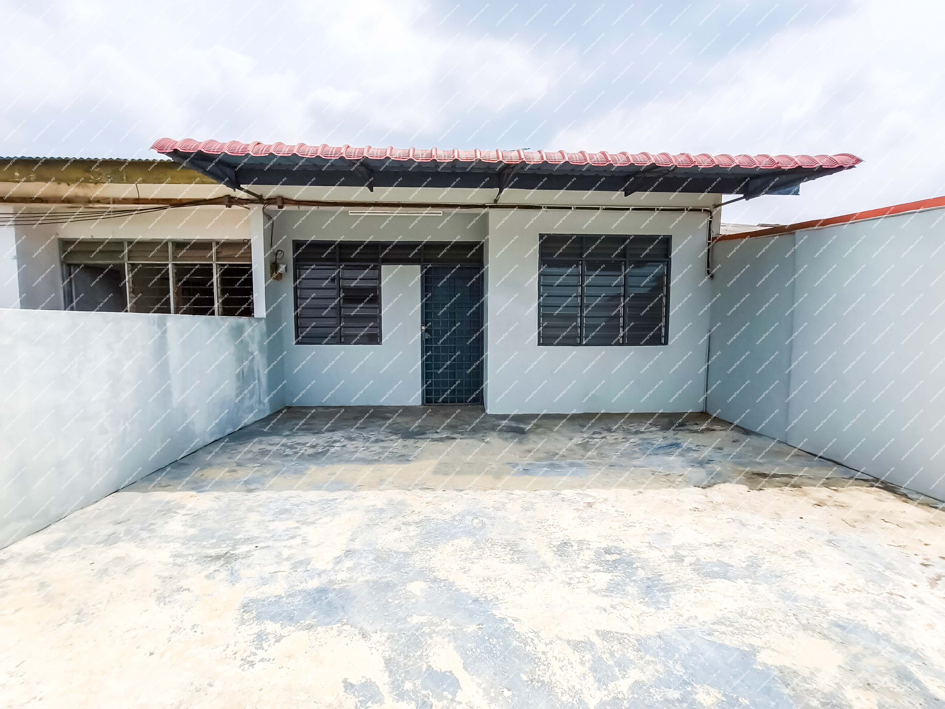 [Great Value Home in a Mature Community] 1 Storey Terrace House [Convenient Location Near Schools, Shops and Daily Essentials] image 3