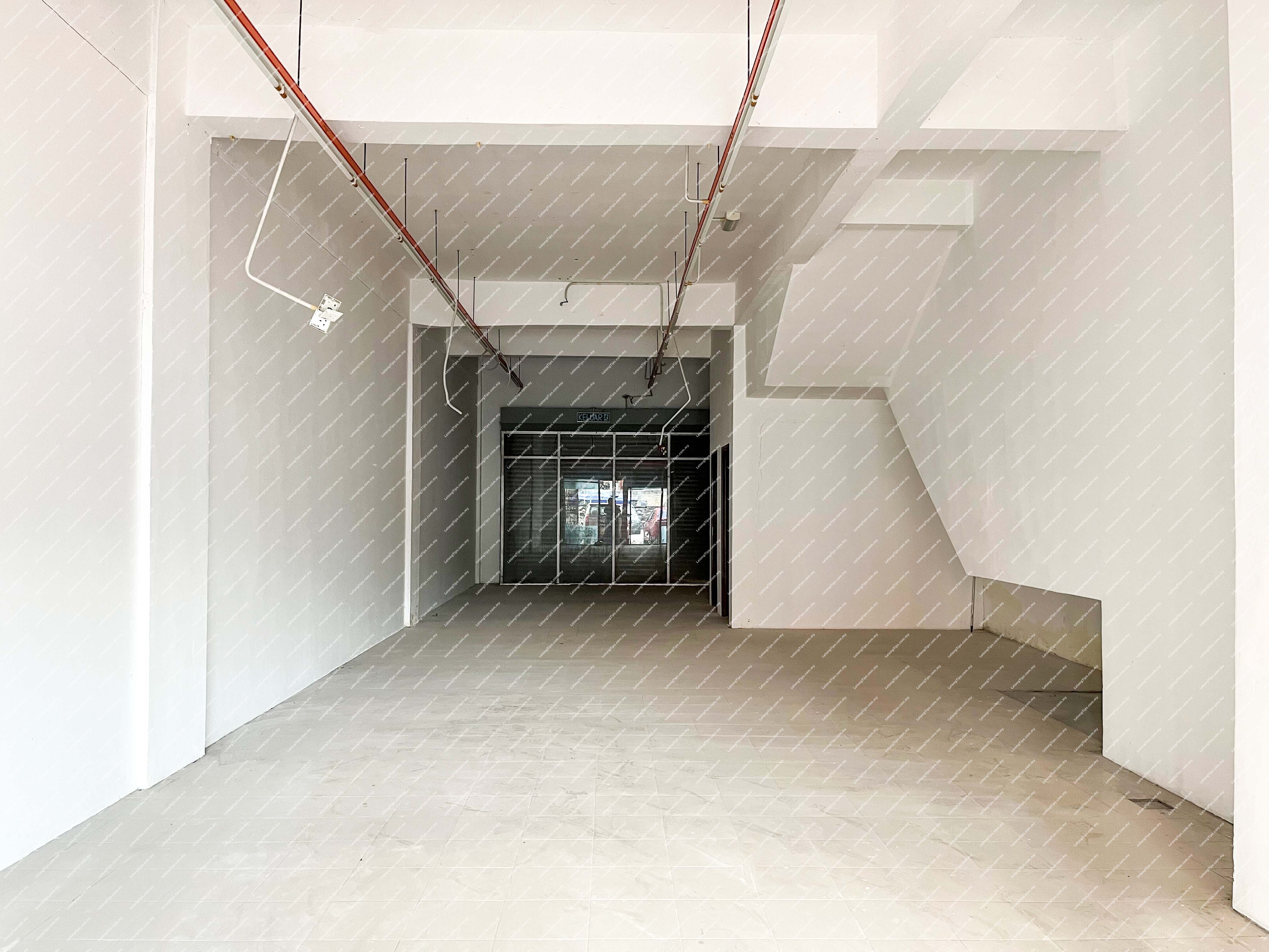 [Strategic location ; High Visibility] Freehold 3 Storey Shop Office [Ideal for office, convenience stores and F & B] image 3
