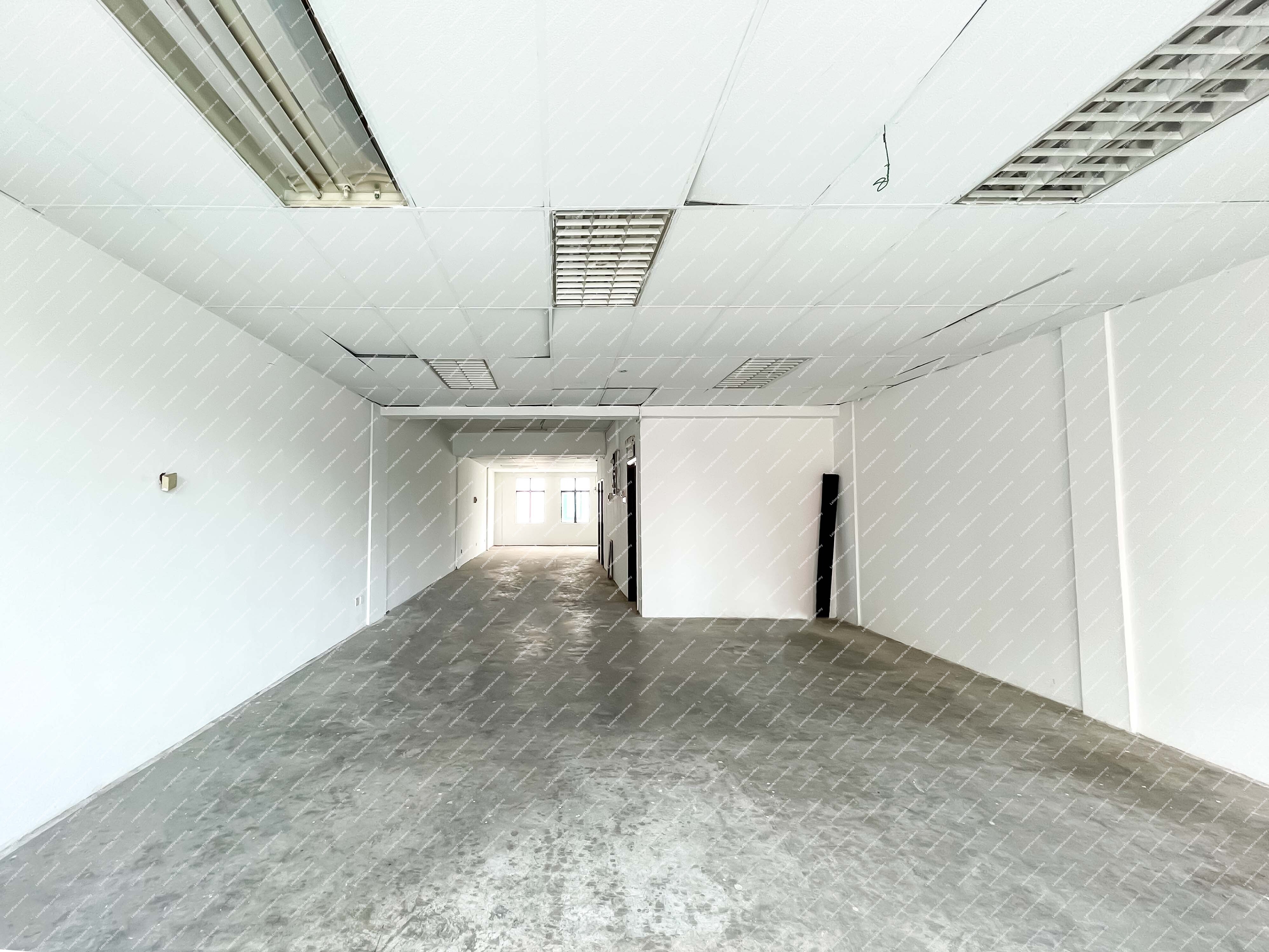 [Strategic location ; High Visibility] Freehold 3 Storey Shop Office [Ideal for office, convenience stores and F & B] image 4