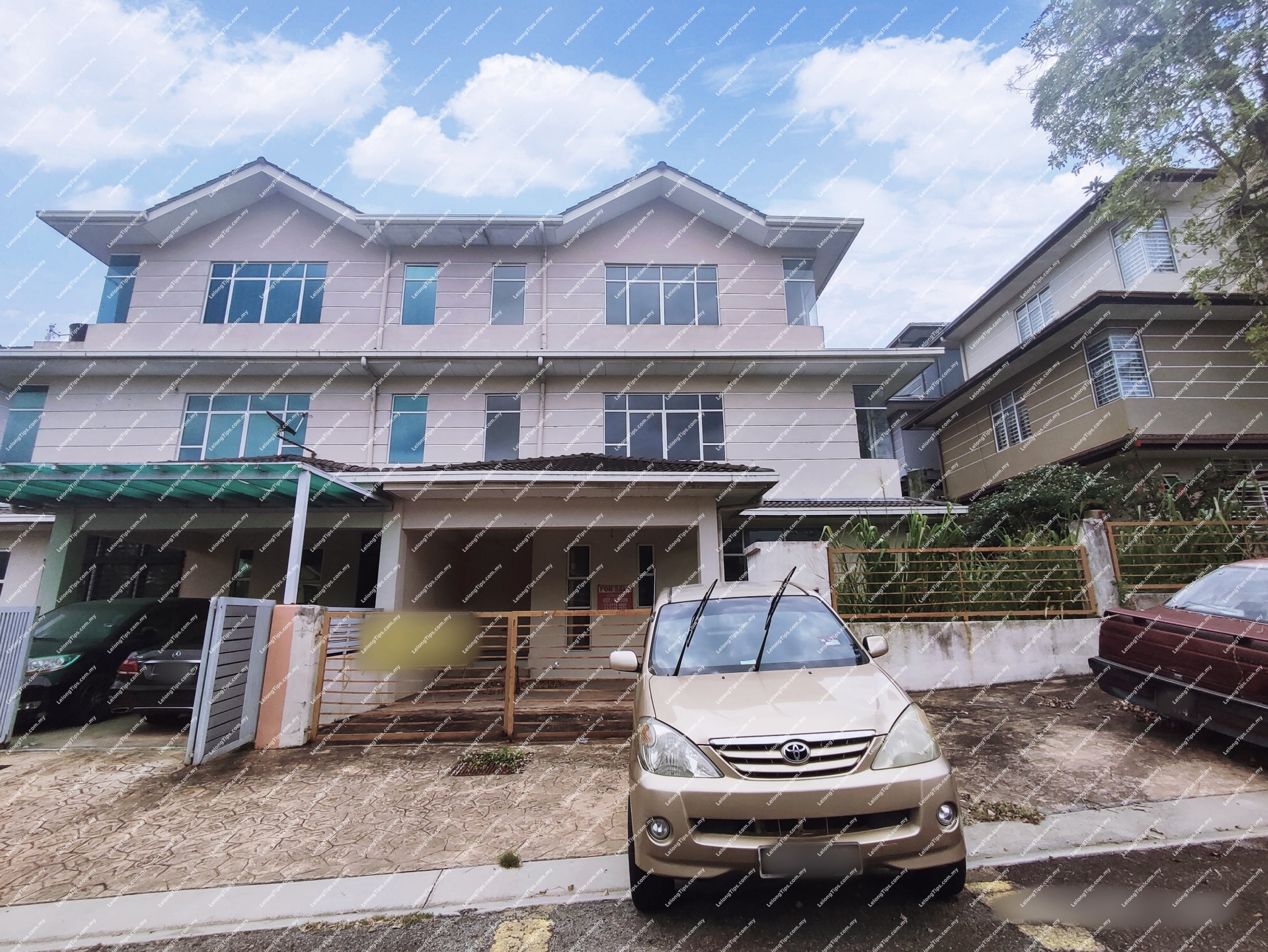 [Vacant Unit] 4 + 1 Room 3 Storey Cluster House [3 min to Monterez Golf & Country Club; 4 min to Econsave Kampung Baru Subang; 10 min to Bandar Pinggiran Subang]