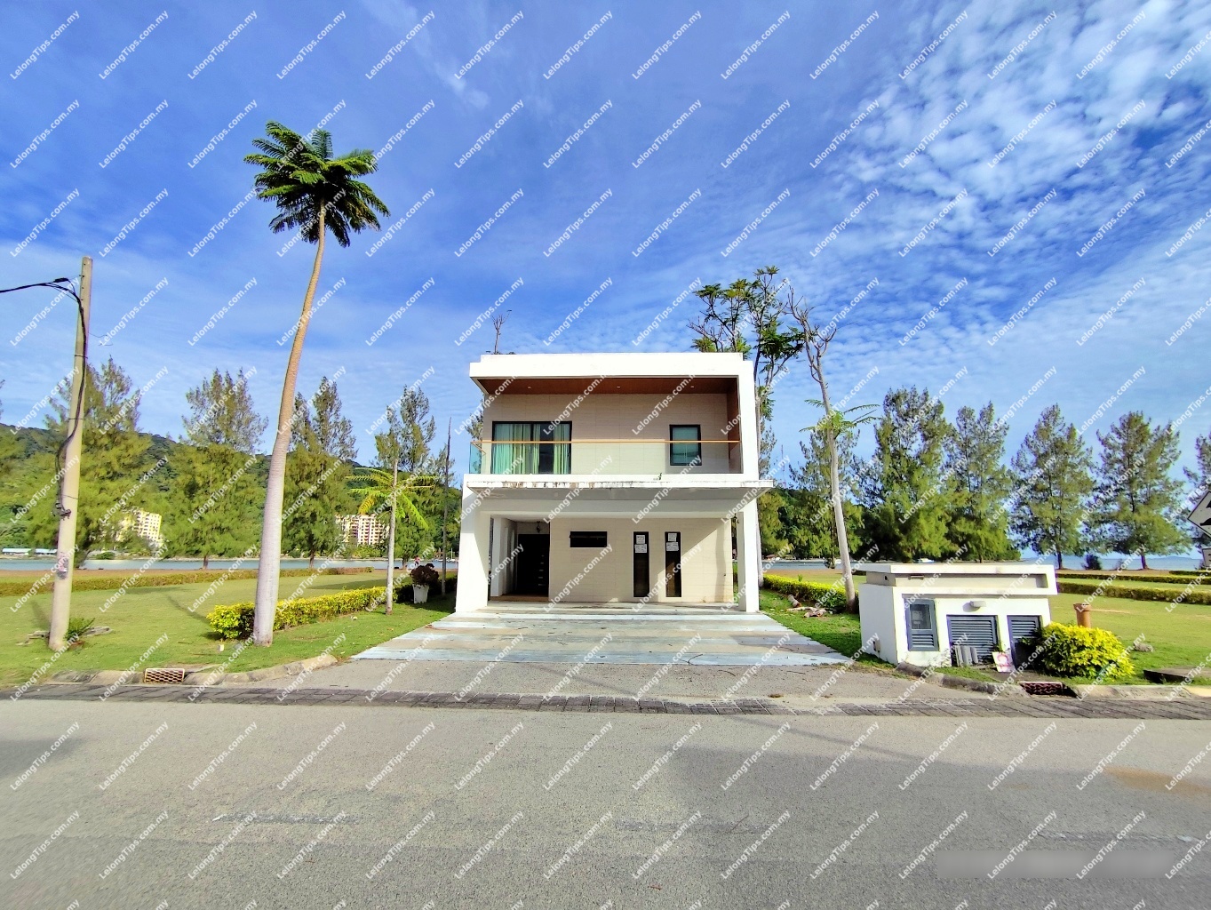 2 Storey Detached House with Swimming Pool 