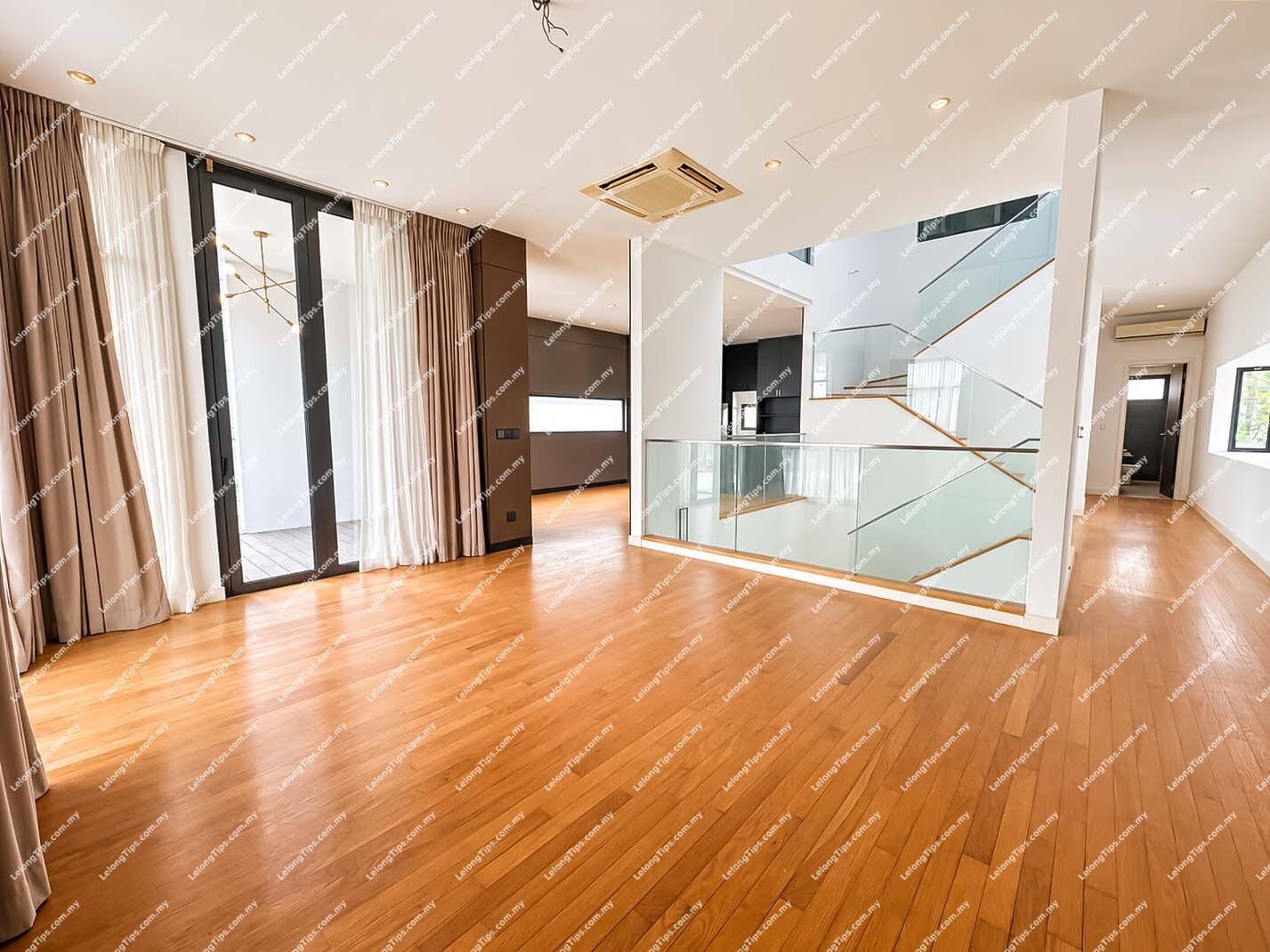 [Gated Guarded; Twin Palms Kemensah] 3 Storey Bungalow [10 min to Melawati Mall and KL East Mall]