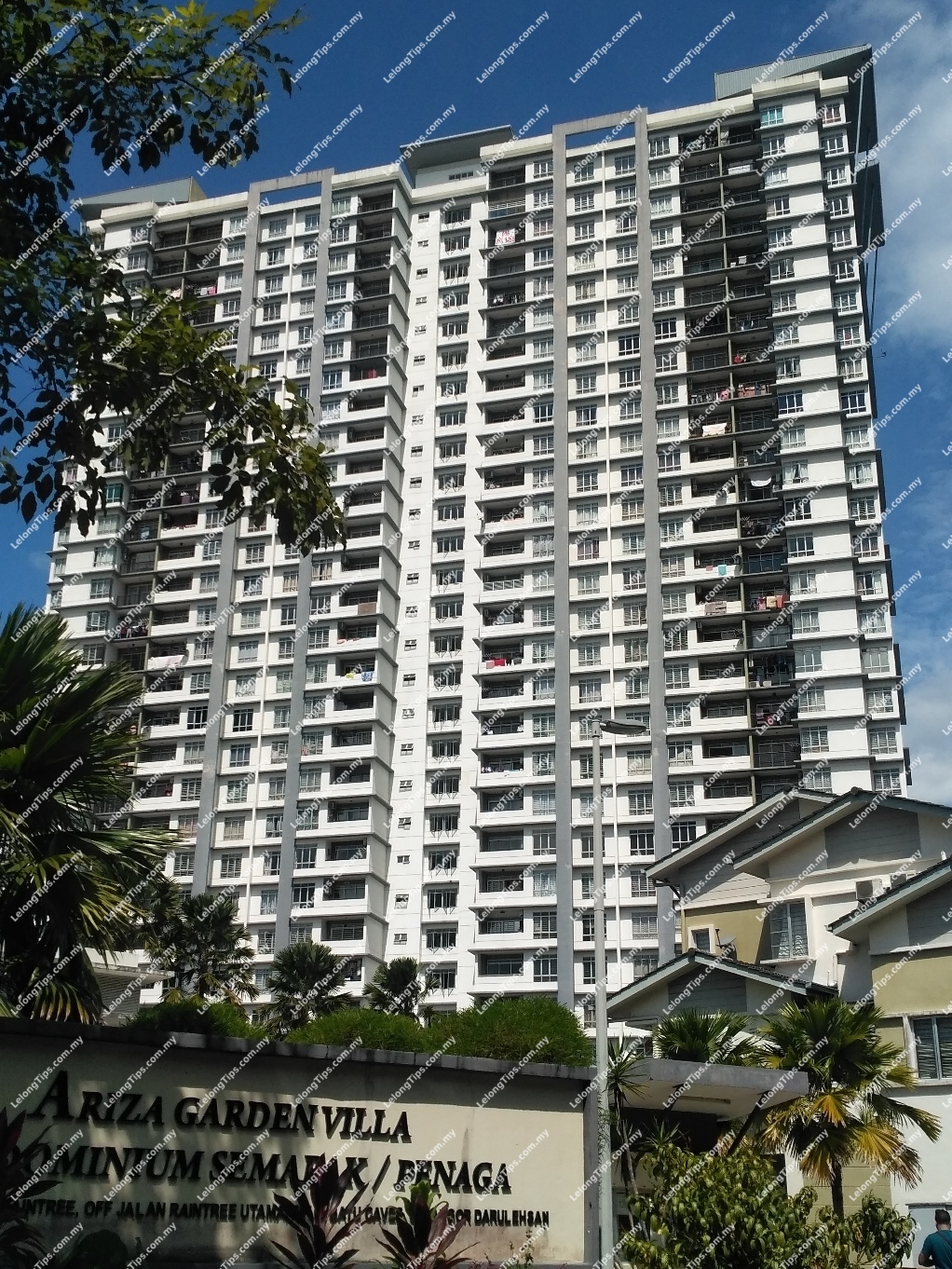Condominium [4 min to Batu Caves KTM Station; 10 min to NSK Trade City Selayang]
