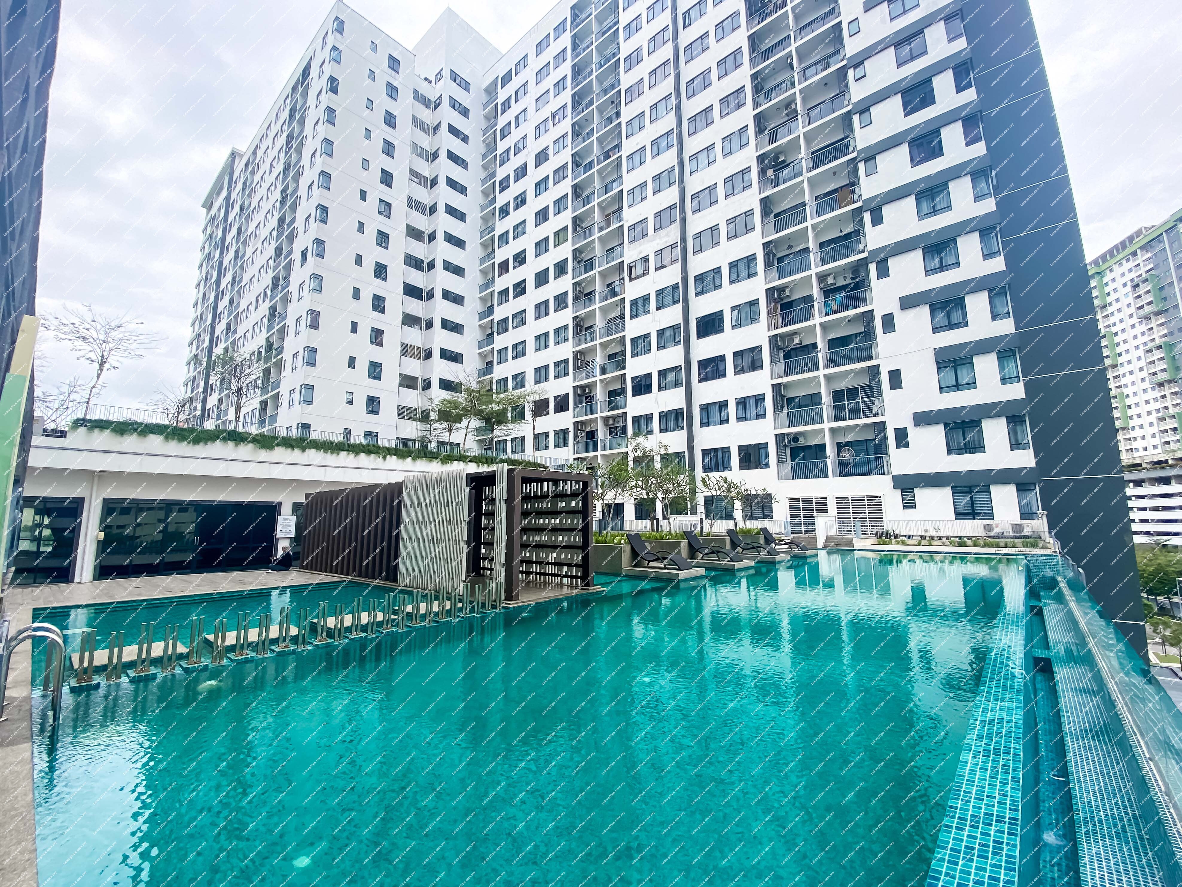 [High Rise Condominium; Intermediate Unit] Condominium [4 min to KTM Batu Tiga; 12 min to AEON Shah Alam]