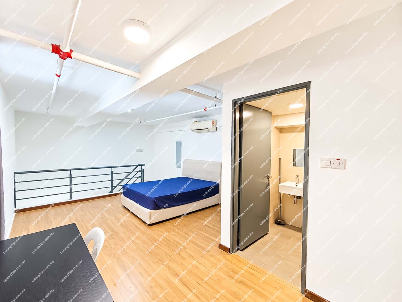 [Walk to LRT3 Subang] Loft Office Unit [Renovated] [Fully Furnished]