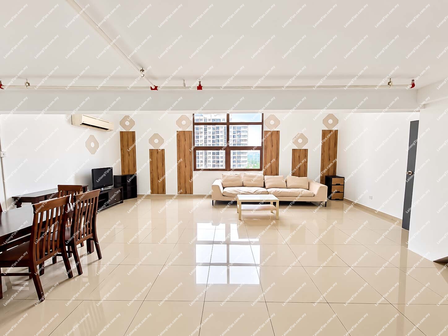 [Walk to LRT3 Subang] Loft Office Unit [Renovated] [Fully Furnished]