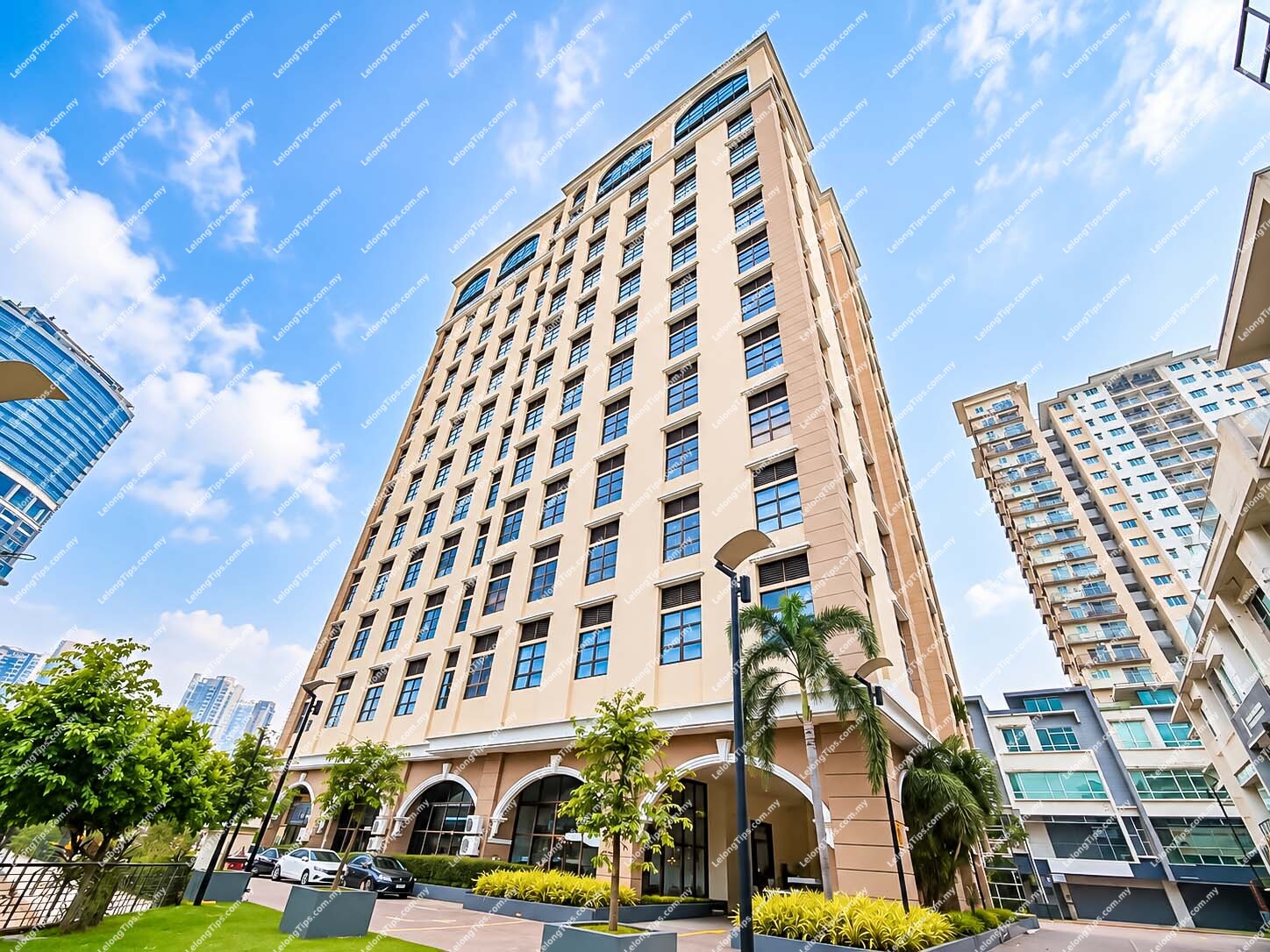 [Walk to LRT3 Subang] Loft Office Unit [Renovated] [Fully Furnished]