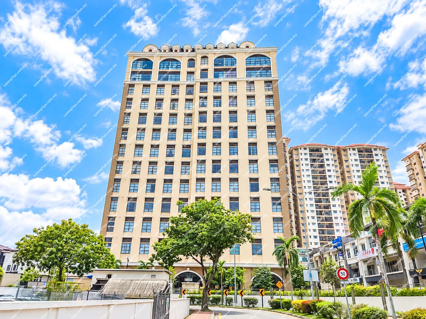 [Walk to LRT3 Subang] Loft Office Unit [Renovated] [Fully Furnished]