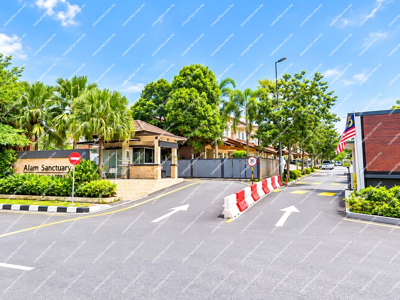 [Own a Semi-D with 4,553sqf. of Land] 2 Storey Semi Detached House [Gated & Guarded Living with Solar Panels Installed]