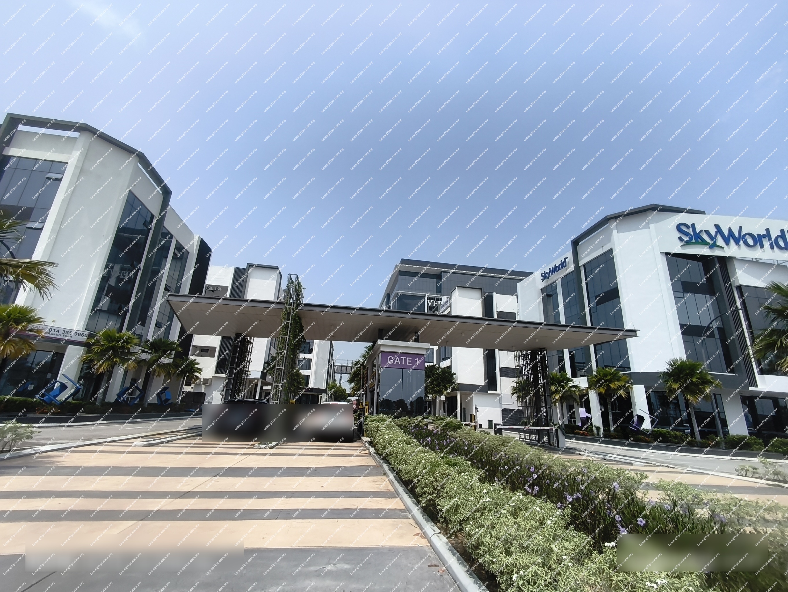 3 Storey Terrace ShopOffice comes with a lift