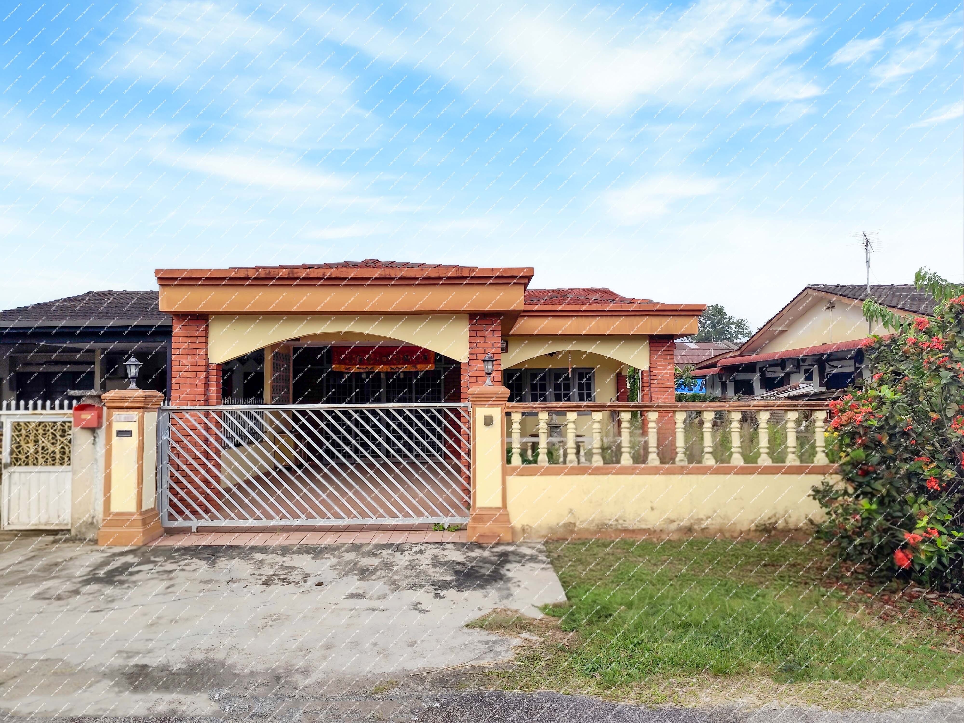 [Vacant Unit] 1 Storey Semi Detached House [Easy access to the North–South Expressway]
