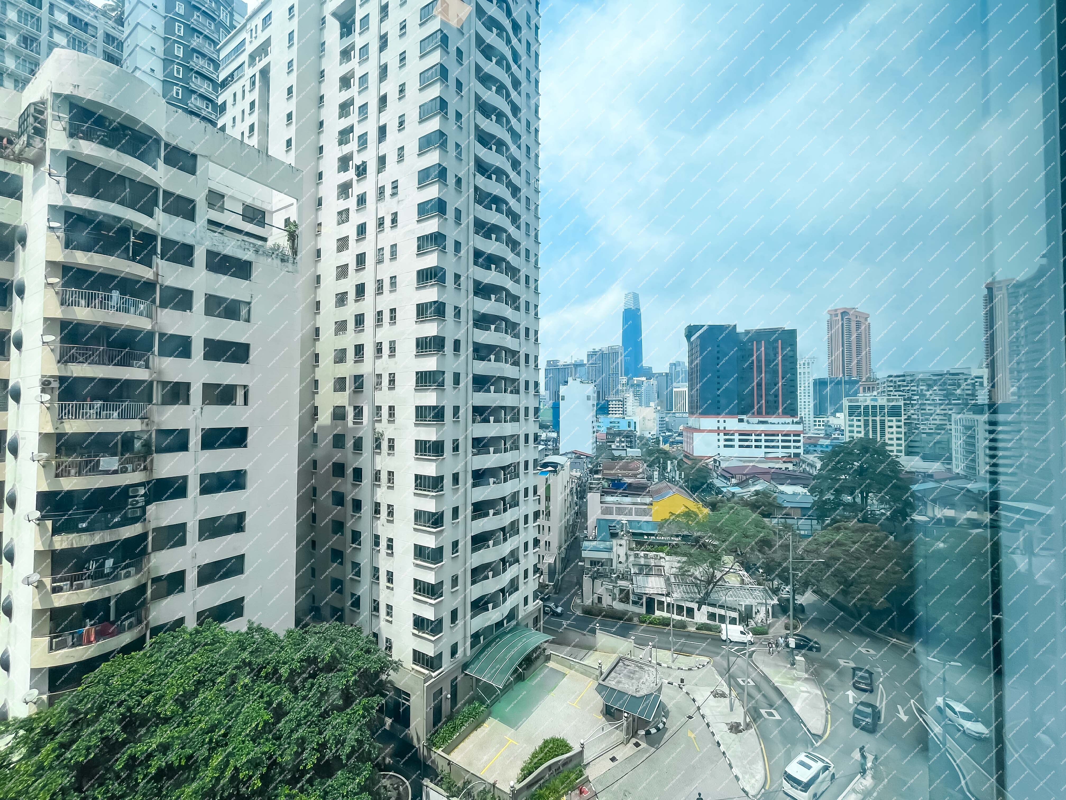 [Up to RM 8,000/Month Rental Yield; Tourists Hot Spot in Bukit Ceylon] Serviced Suite [Low Density High Security | Just 3 mins walk to Changkat]