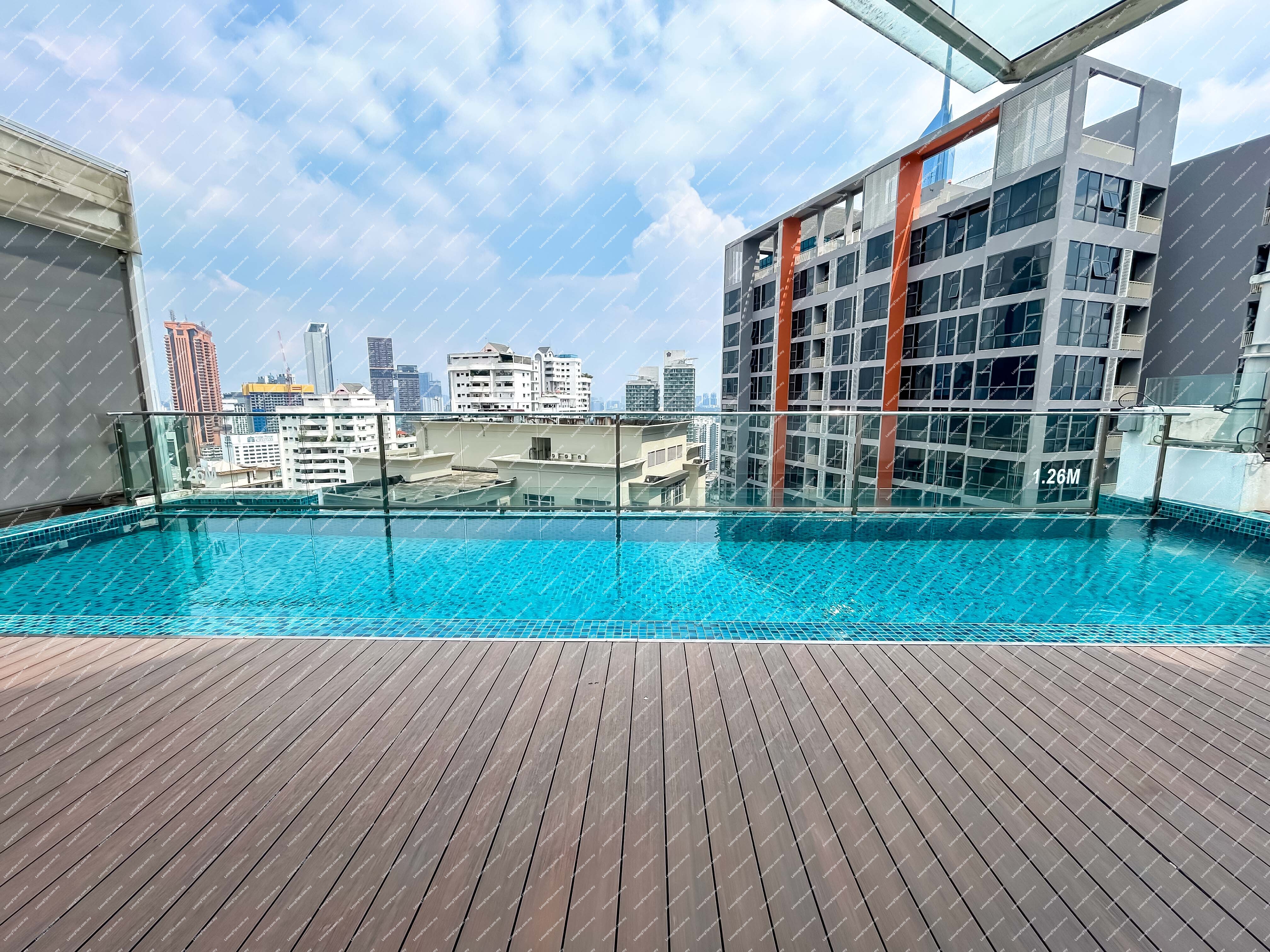 [Up to RM 8,000/Month Rental Yield; Tourists Hot Spot in Bukit Ceylon] Serviced Suite [Low Density High Security | Just 3 mins walk to Changkat]