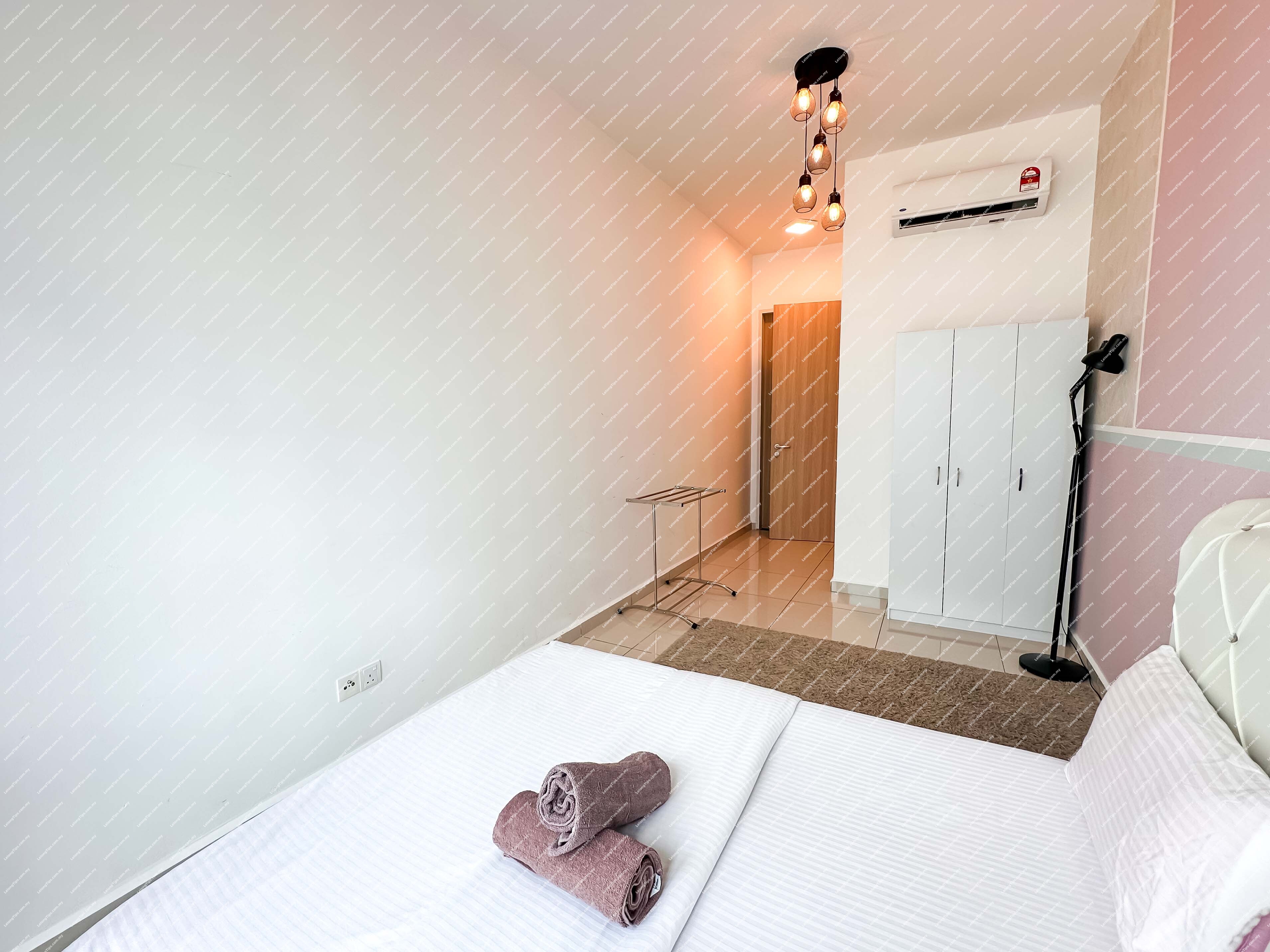 [Airbnb & Homestay Ready; Potential Gross Rental Yield of Up to 5.8% p.a.] Condominium [Enjoy Easy Access to Saloma Link Bridge, KLCC & Avenue K Mall]