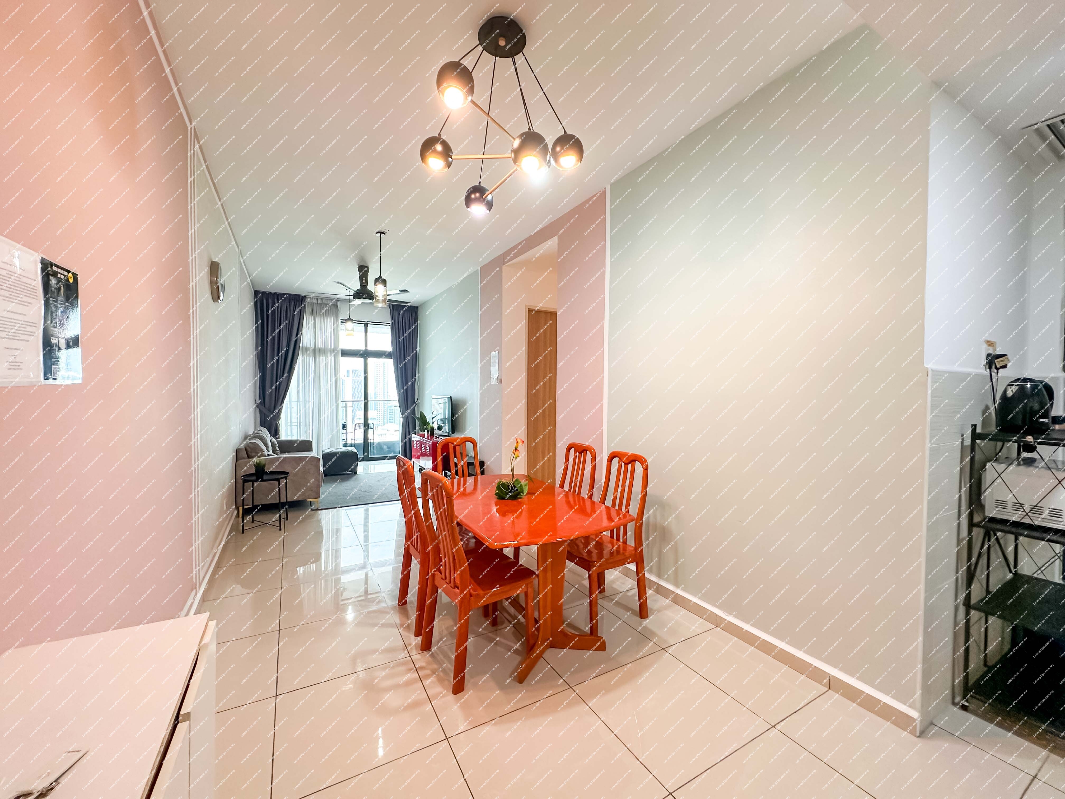 [Airbnb & Homestay Ready; Potential Gross Rental Yield of Up to 5.8% p.a.] Condominium [Enjoy Easy Access to Saloma Link Bridge, KLCC & Avenue K Mall]