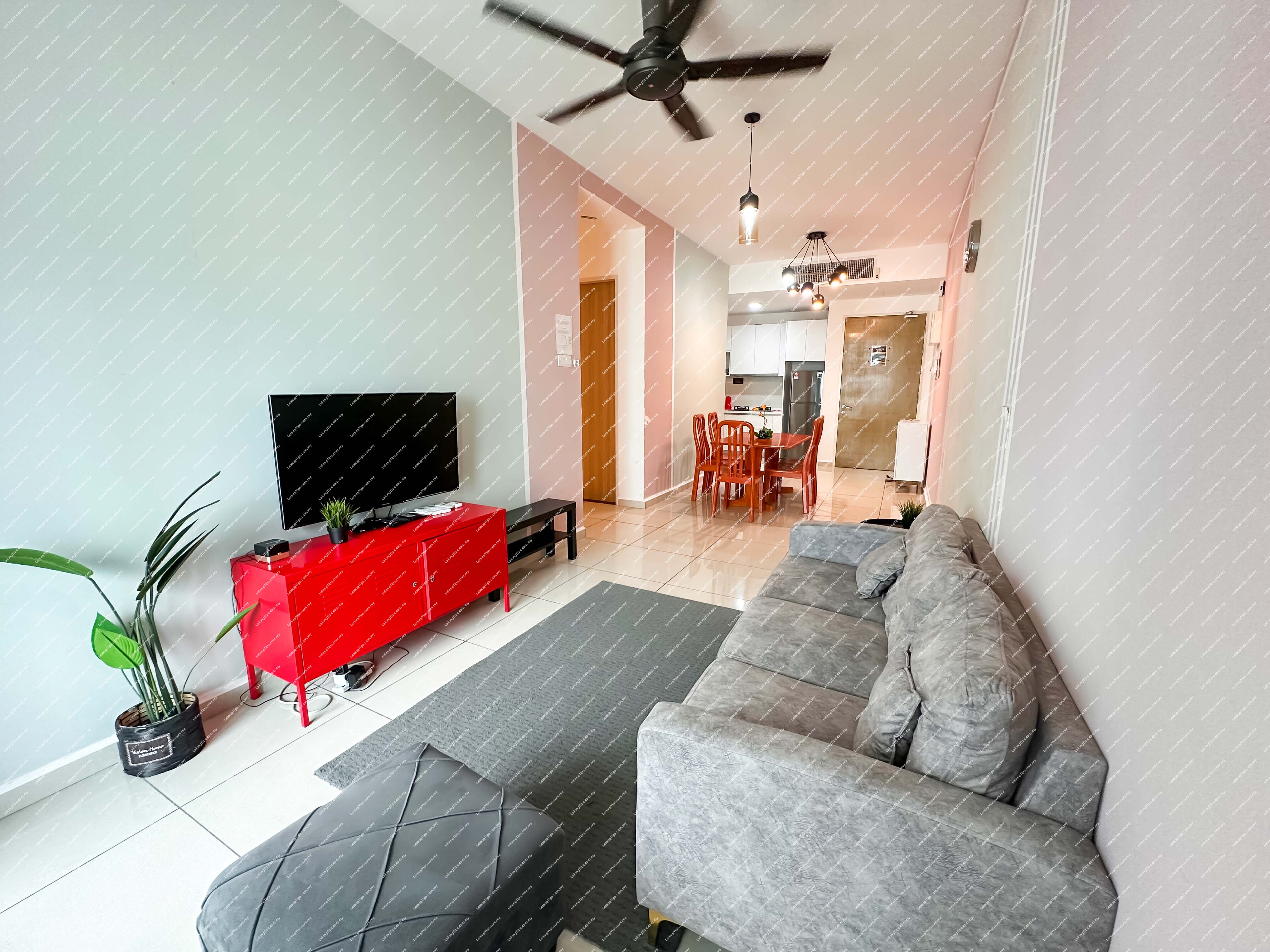 [Airbnb & Homestay Ready; Potential Gross Rental Yield of Up to 5.8% p.a.] Condominium [Enjoy Easy Access to Saloma Link Bridge, KLCC & Avenue K Mall]